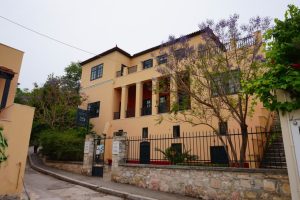 The building itself is a fine example of neoclassical architecture, with its original vaulted basements and grand walls